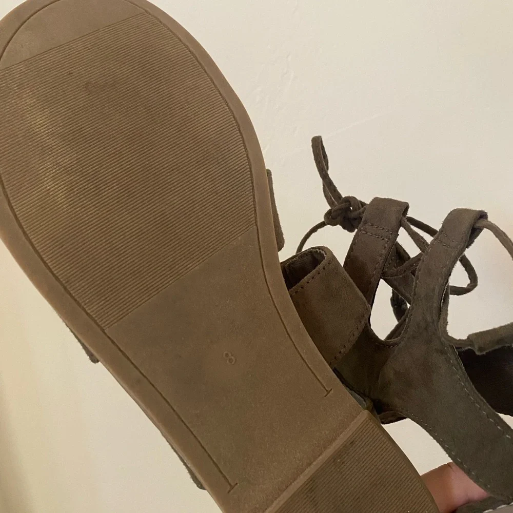 FAUX SUEDE OLD NAVY FLAT WOMENS GLADIATOR SANDALS SIZE 8 BOHEMIAN SUMMER